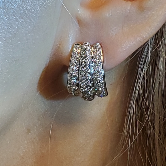 18K WHITE GOLD DIAMOND EARRINGS. - Picture 6 of 10